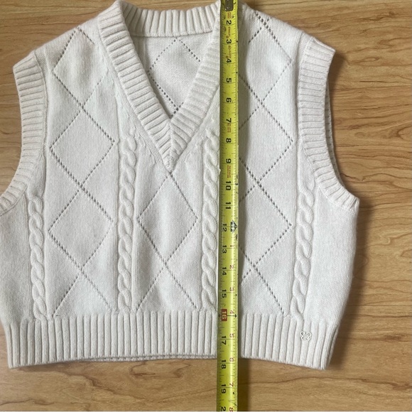 |Sunday Best| by Aritzia Woman’s Sweater Vest Woman’s Size Medium - Picture 5 of 7